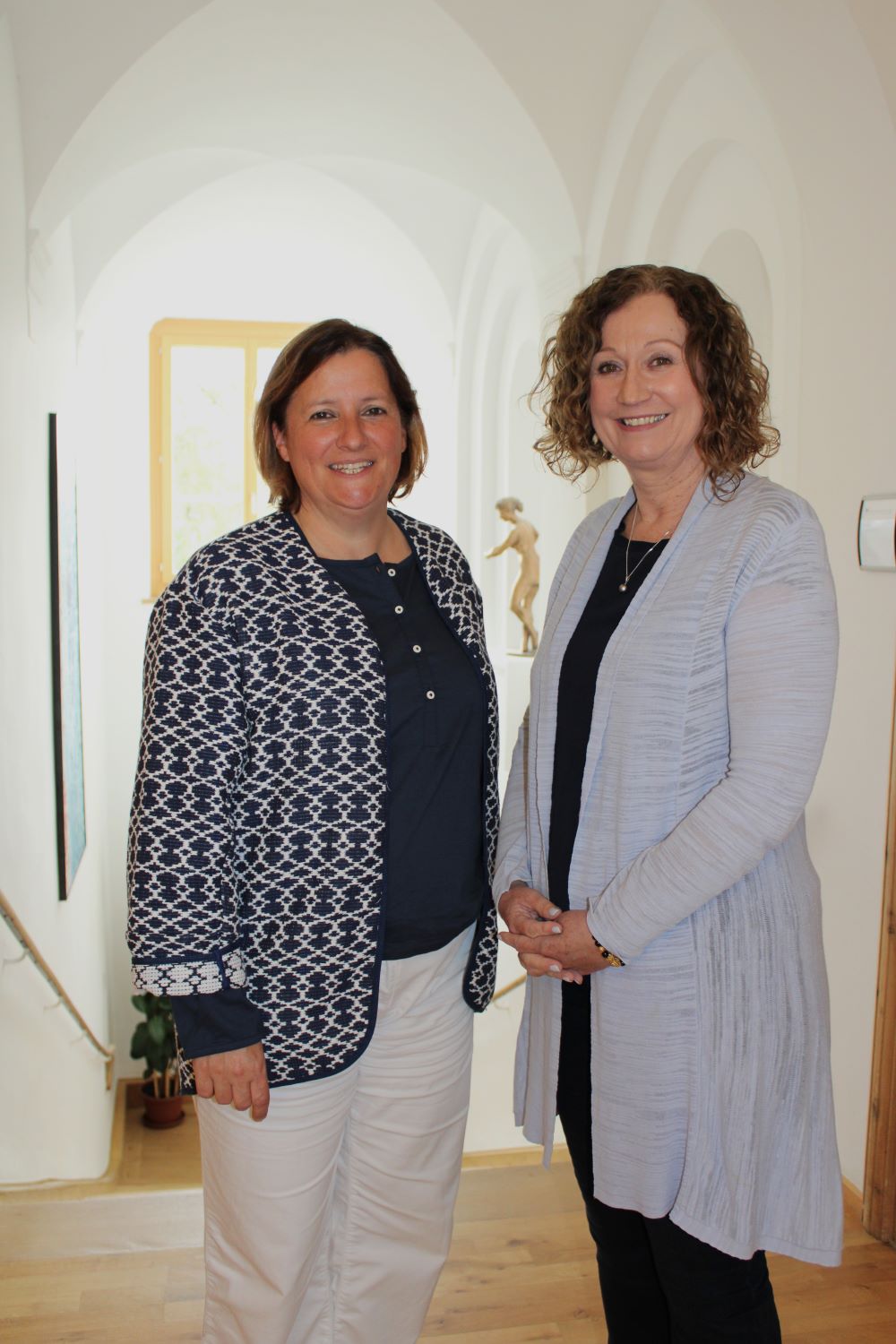 Katja Maike Braun und Caroline Taylor (v.l.n.r.)