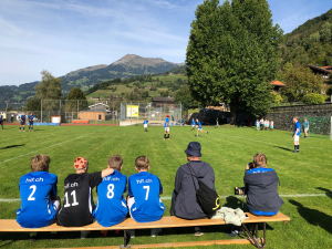 Die Schüler des HIF beim Fussballturnier in Schiers