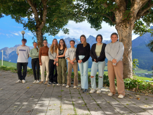 Las scolaras e’ls scolars da la 3.a e 4.a matura bilingua rumantsch tudais-cha